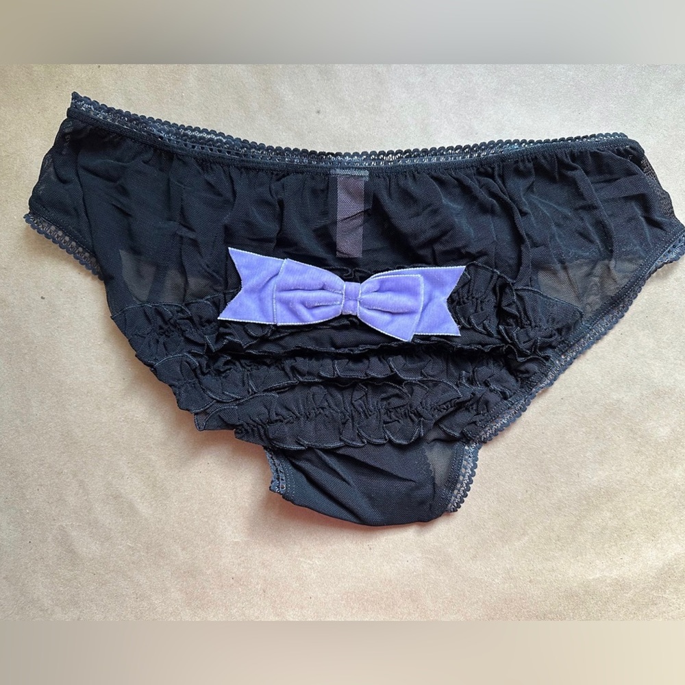 Victoria’s Secret Black w/Purple Ruffle Bum Panty - Picture 1 of 3